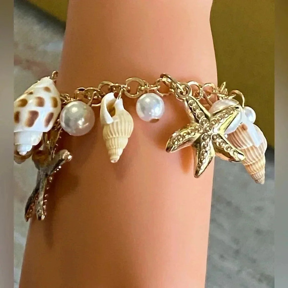 Real Seashell Gold Tone Chain Charm Bracelet Ocean Beach NEW - Picture 3 of 4